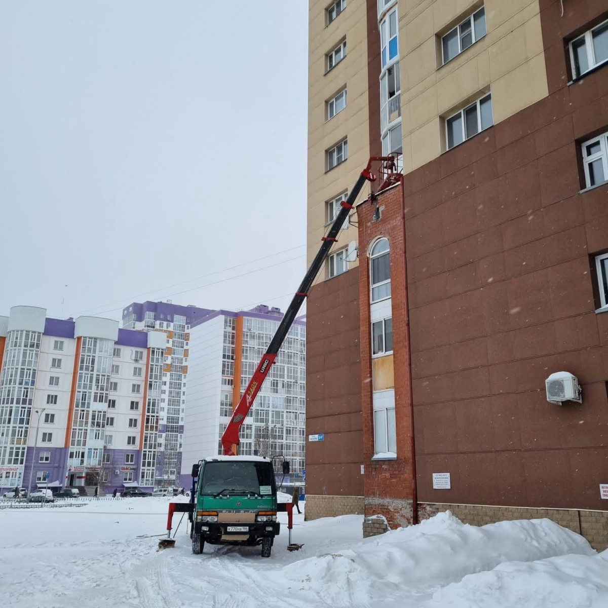 Перевозка бытовок манипулятором в Оренбурге - доставка бытовок по выгодной  цене